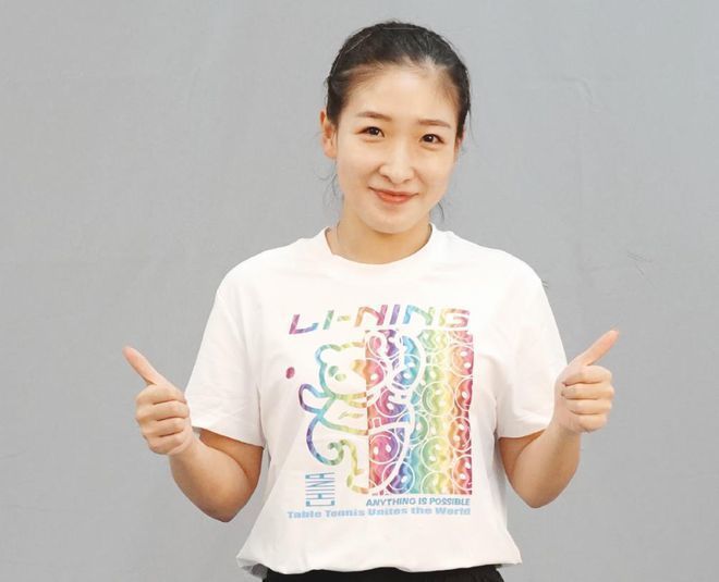 白富美唐海伦（钱怡饰）担当其父的巨额遗产后游手好闲，沉溺欢场、酒绿灯红，被其助理麦永发（黄永佳饰）骗光财富，漂泊陌头。后得其父生前老友千侠——千百度（陈琪辉饰）收容于餐馆内做办事员。千百度为报唐海伦之父——唐义天昔时的救命之恩，决议重出江湖，并精心设下德州扑克牌局，勾引麦永发介入，意欲为唐海伦夺回财富。不意，唐海伦的德州扑克导师于明（李子元饰）黑暗出卖了她，麦永发得以把握唐海伦的出牌思绪和纪律……在决议输赢的赌局中，唐海伦终究落败……